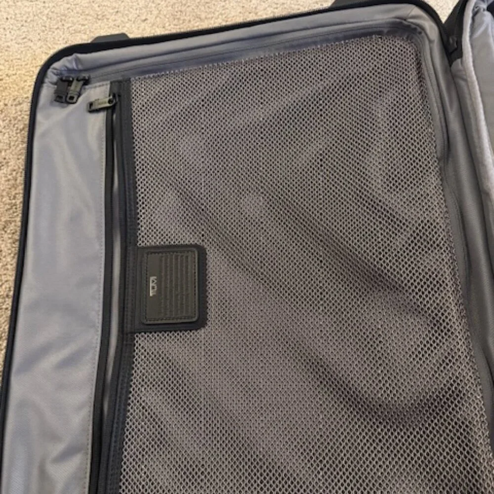 TUMI Alpha 2  21" Expandable Rolling 2-Wheeled Carry on suit case.  220211D2U - Picture 13 of 14